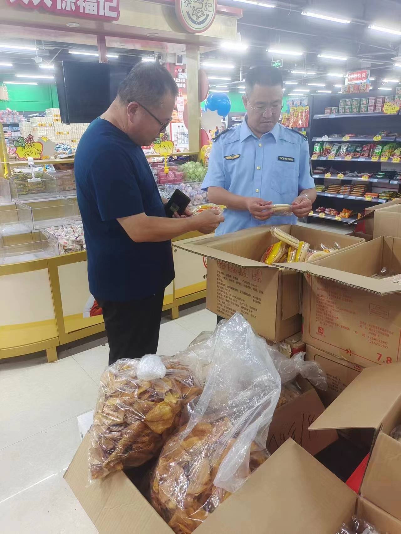 蘇家店鎮(zhèn)持續(xù)開展超市食品安全檢查 嚴(yán)管酒類經(jīng)營環(huán)節(jié)